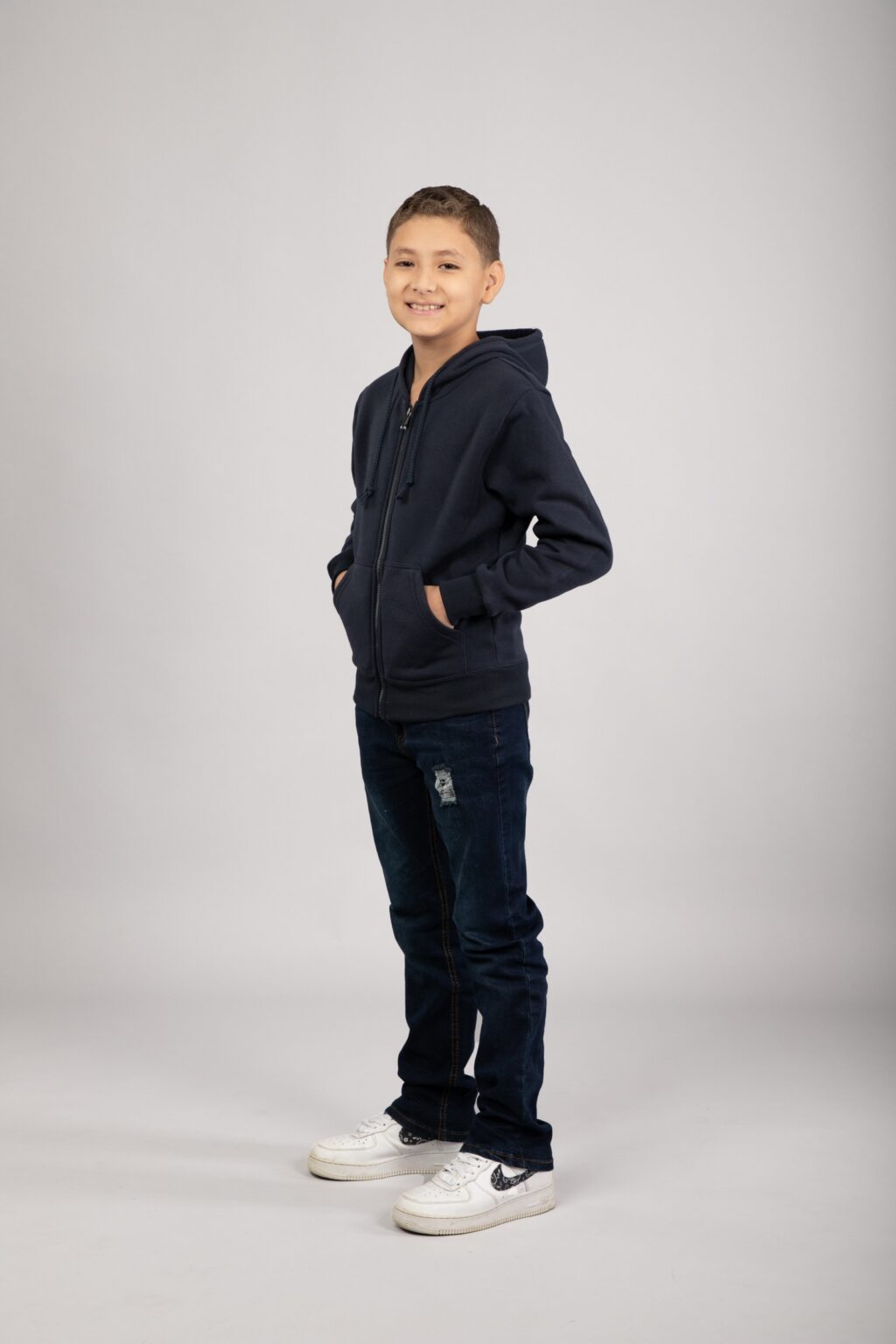 SWEATSHIRT WITH ZIPPER AND CAP 260g